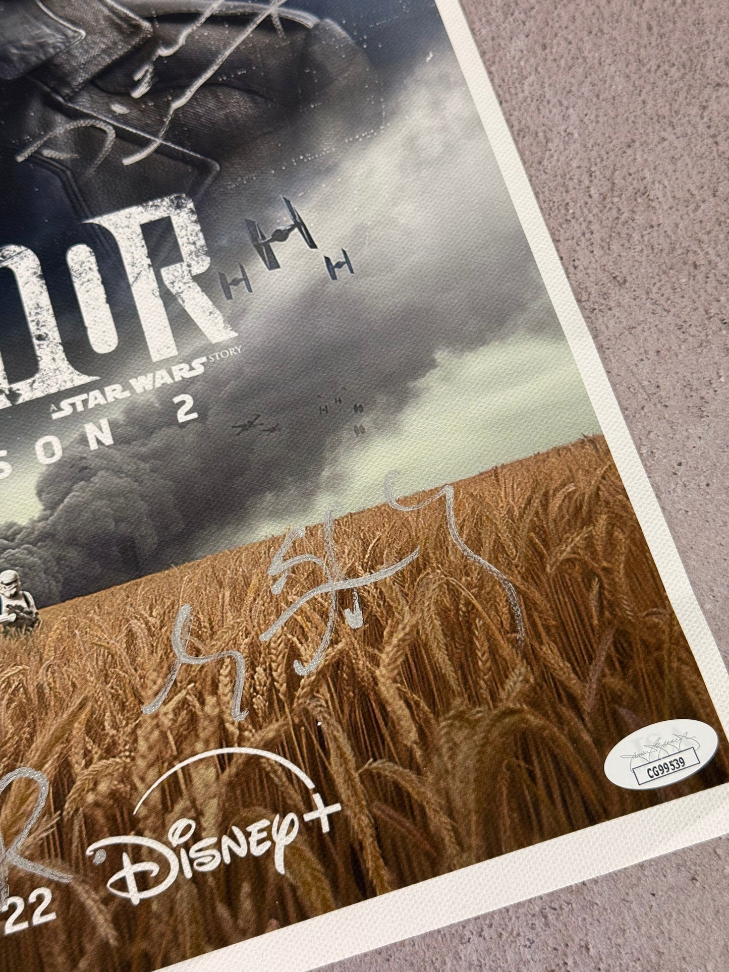 Poster Andor Star Wars firmado por Diego Luna, Genevieve O'Reilly y Alonso Ruizpalacios (JSA)