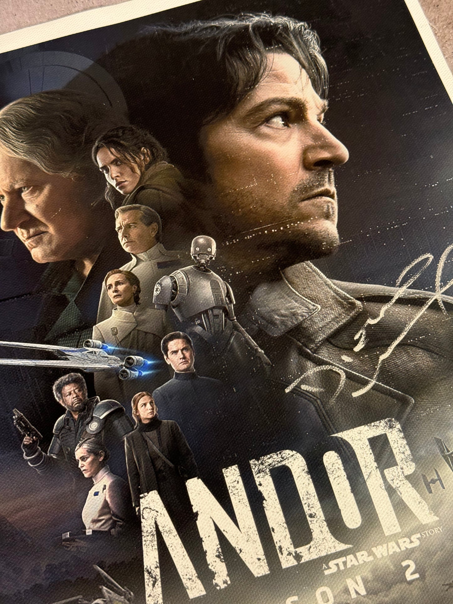 Poster Andor Star Wars firmado por Diego Luna, Genevieve O'Reilly y Alonso Ruizpalacios (JSA)