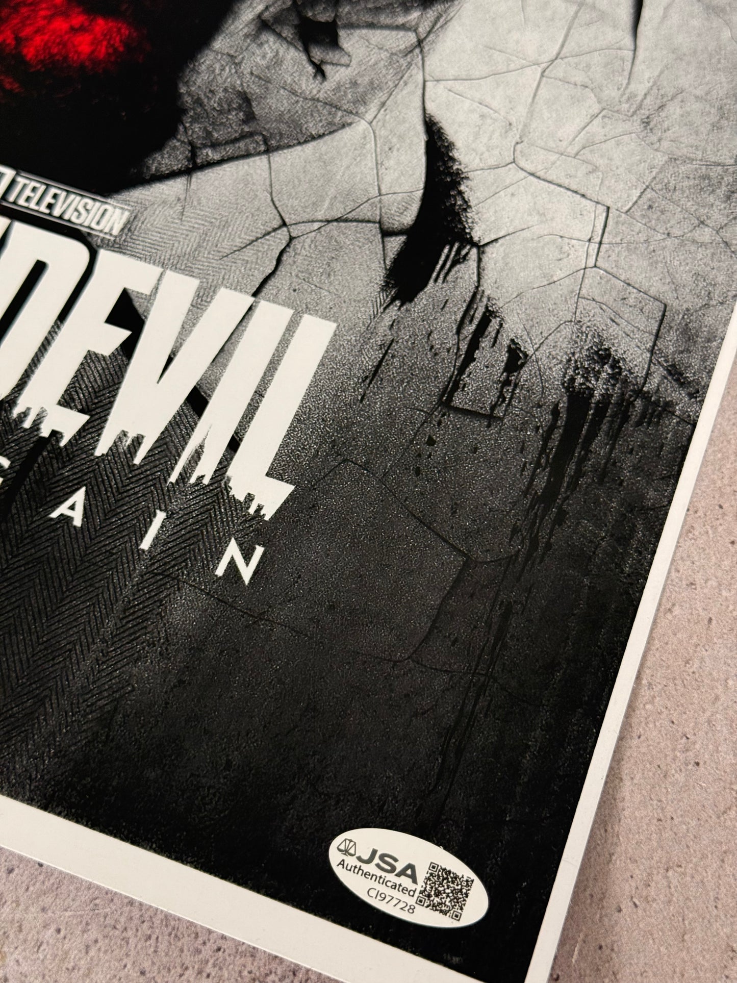 Poster Daredevil Born again firmado por Charlie Cox (JSA)