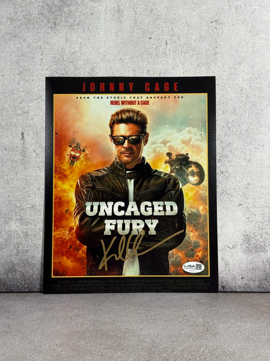 Foto Mortal Kombats / Jhonny Cage firmada por Karl Urban (JSA)