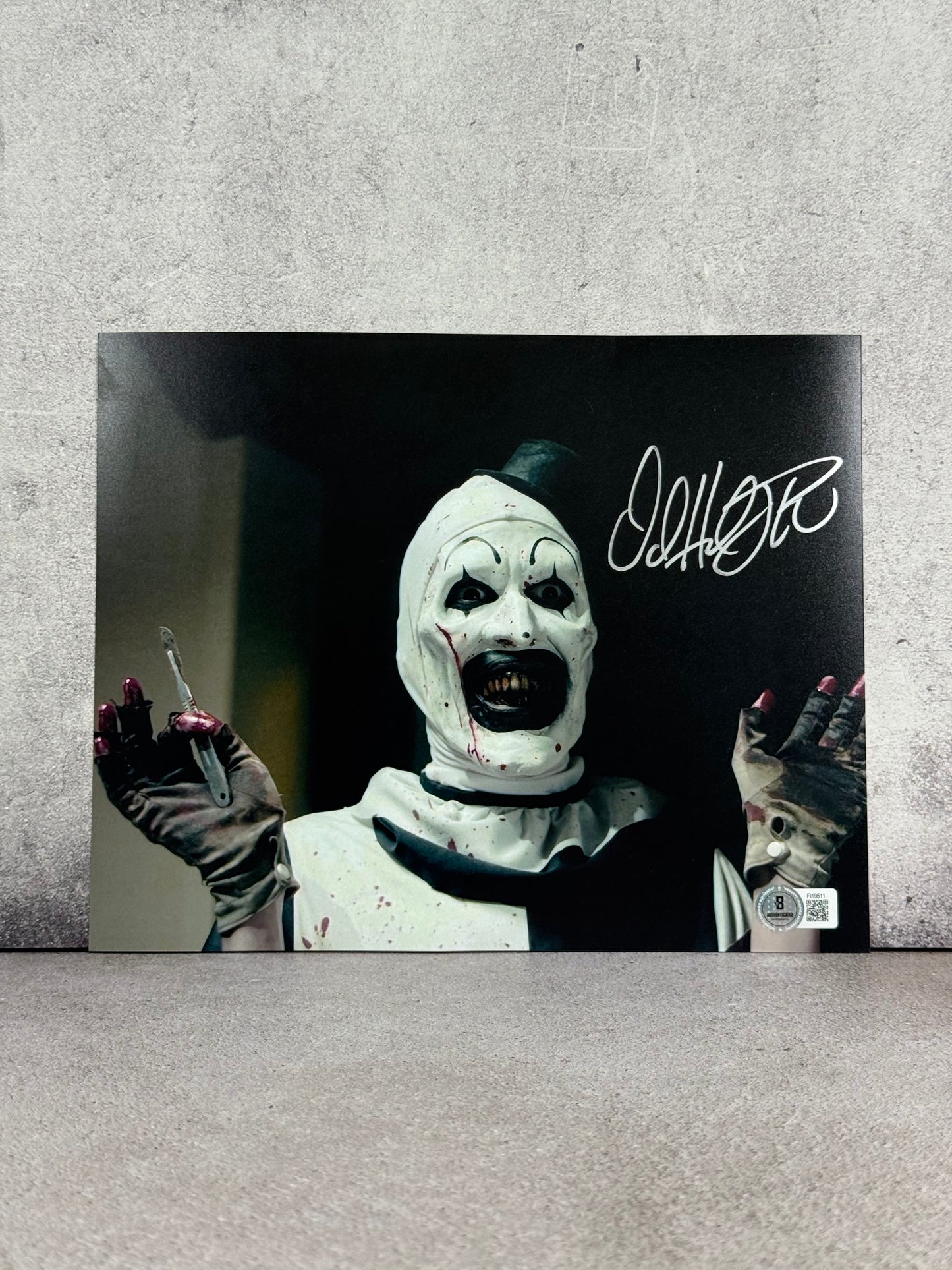 Foto Terrifier firmada por David Howard Thornton (Beckett)