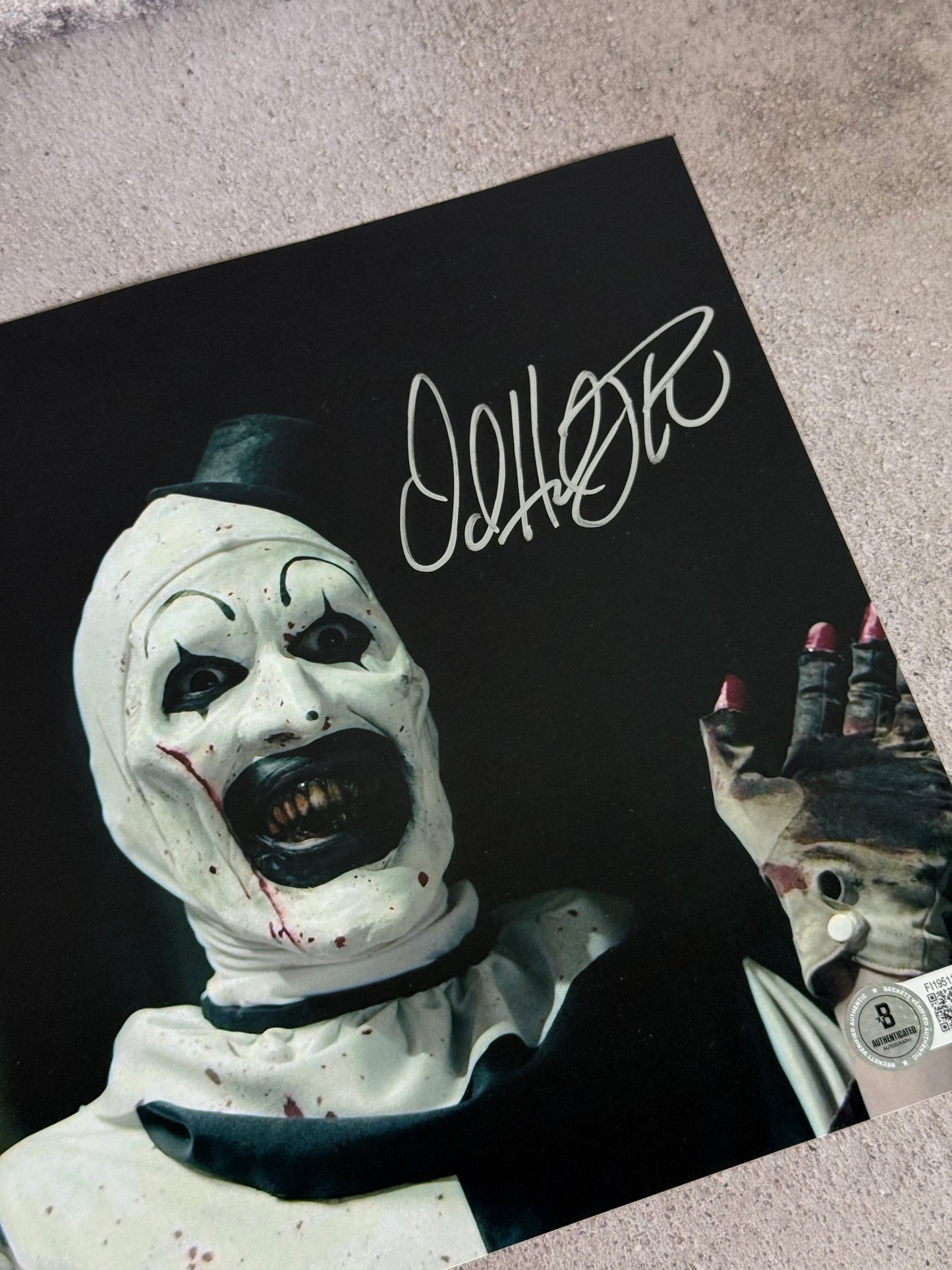 Foto Terrifier firmada por David Howard Thornton (Beckett)