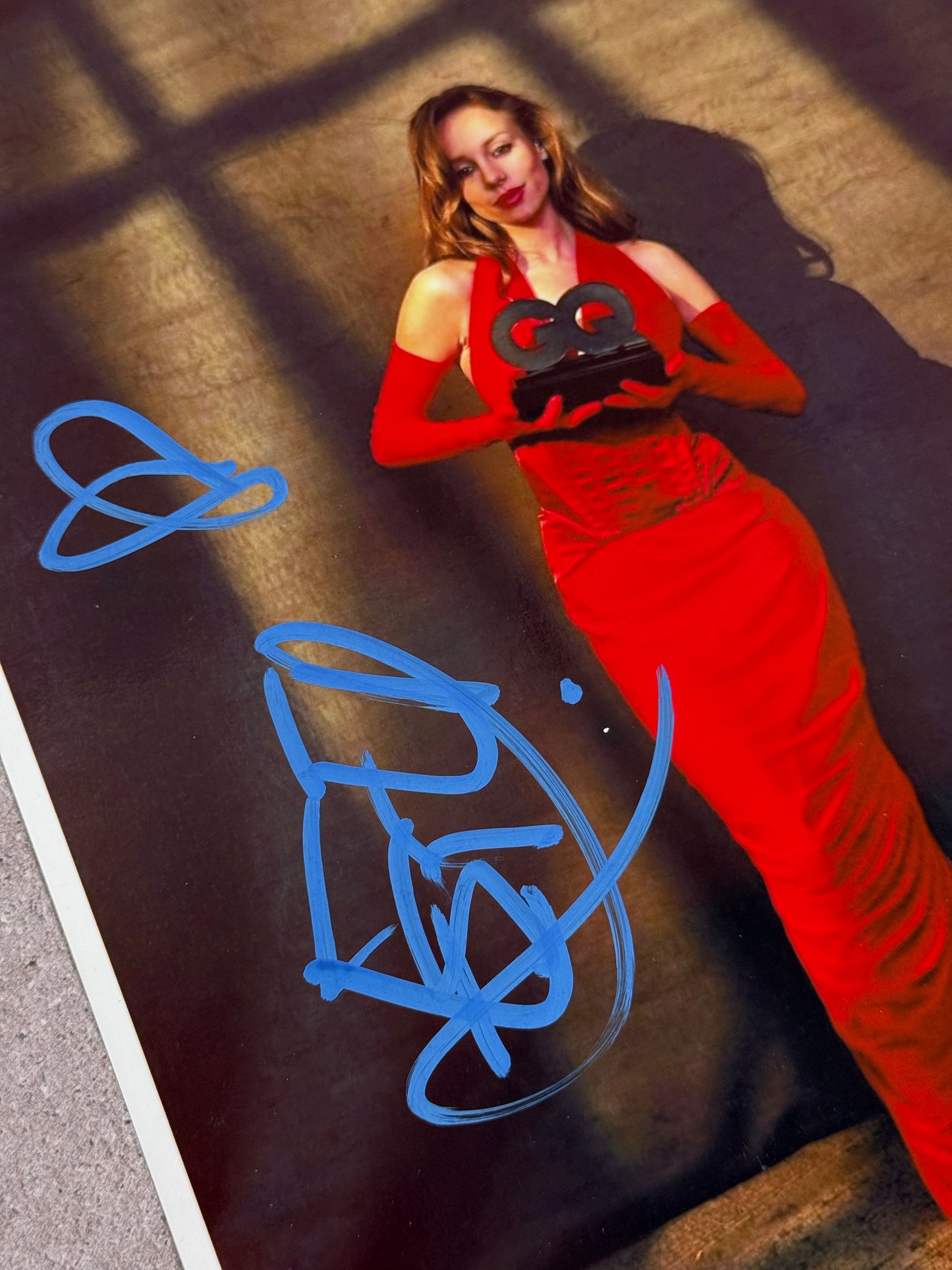 Foto Esther Esposito firmada (JSA)