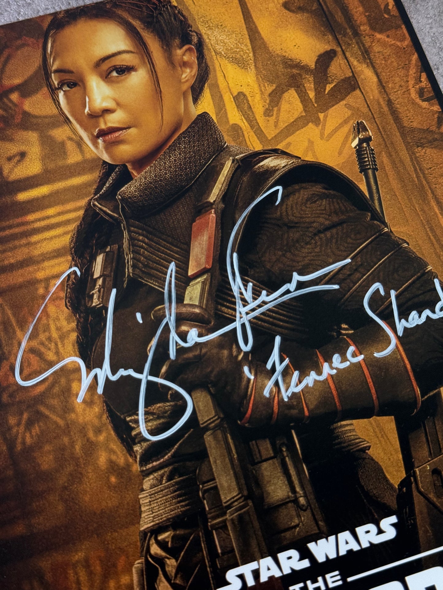 Foto Fennec Shand firmada por Ming Na Wen (JSA)