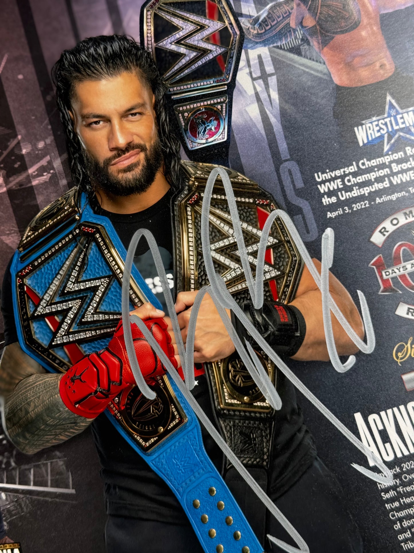 Poster firmado por Roman Reigns (edición limitada)