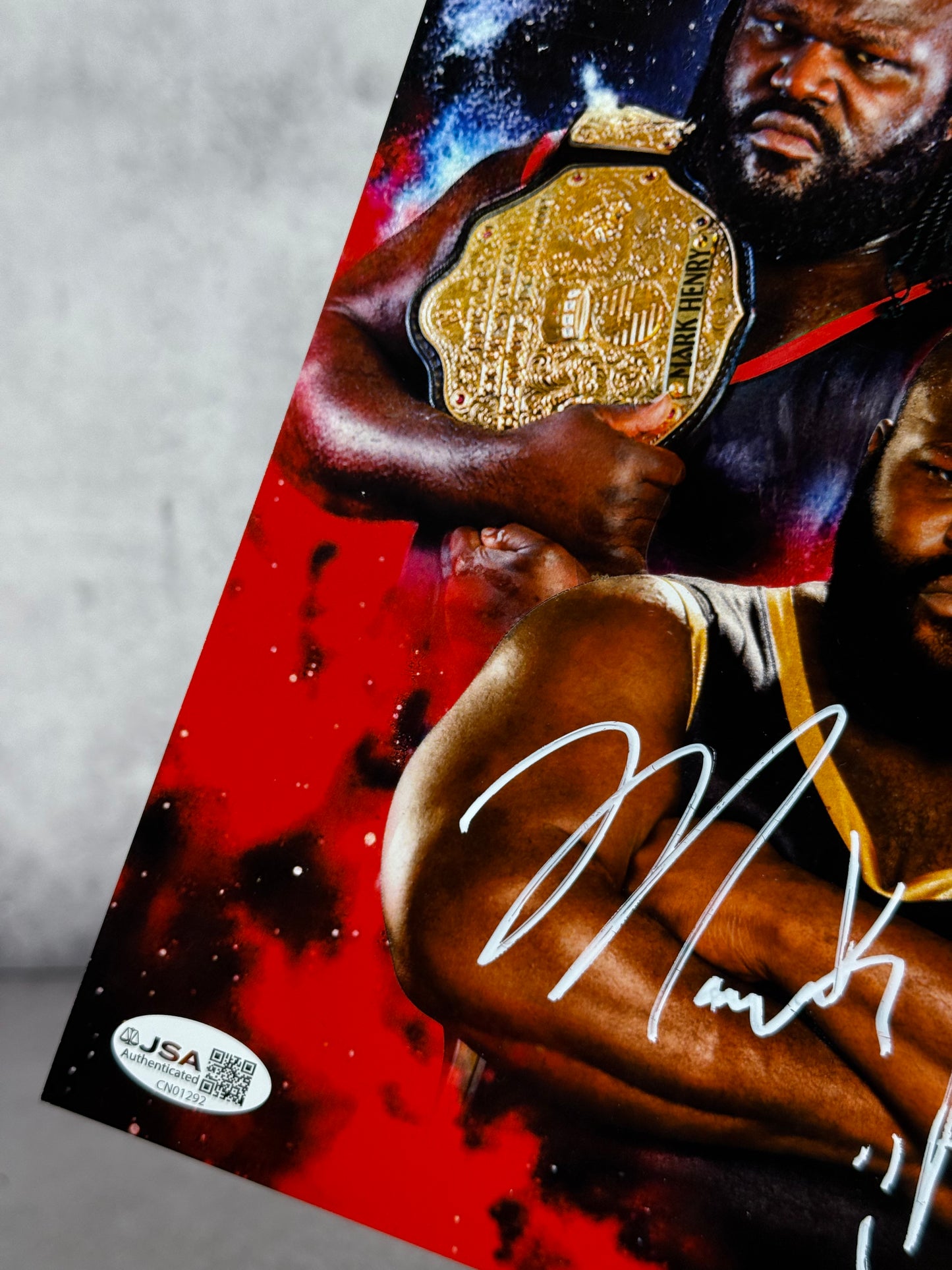 Foto firmada por Mark Henry JSA