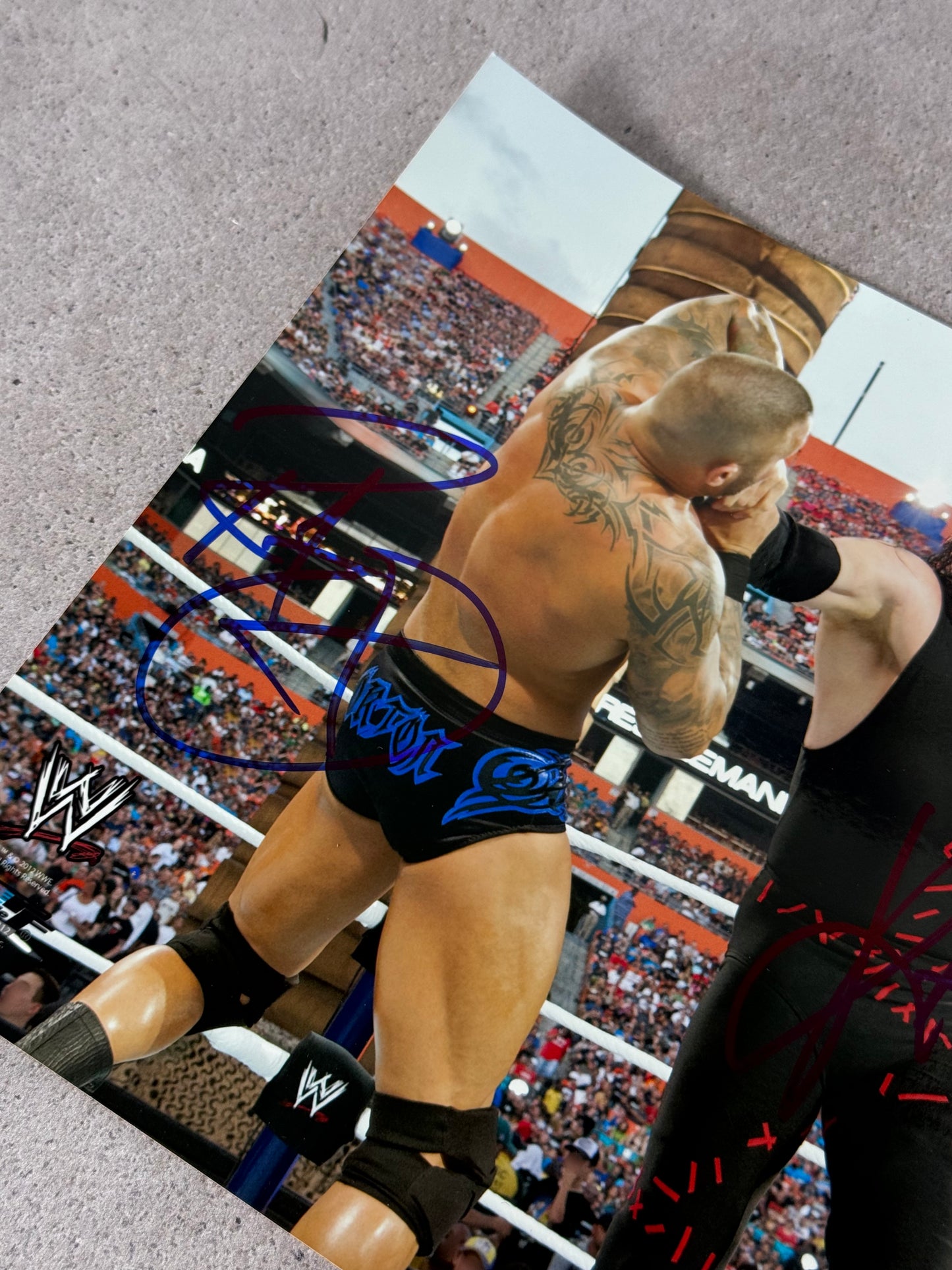 Foto firmada por Randy Orton y Kane JSA
