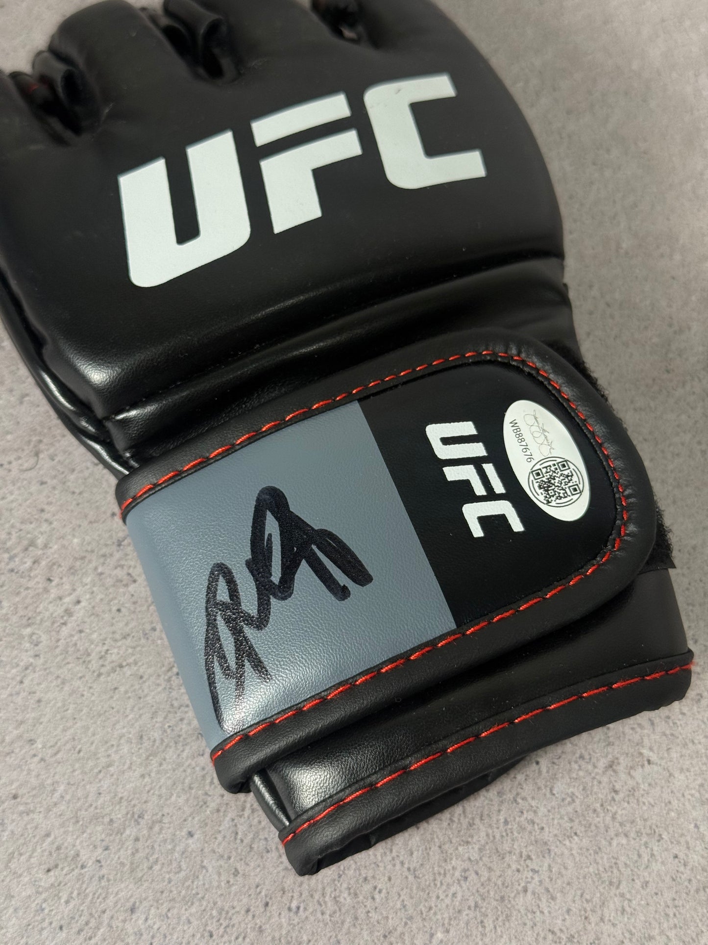 Guante UFC firmado por Ronda Rousey JSA Witness