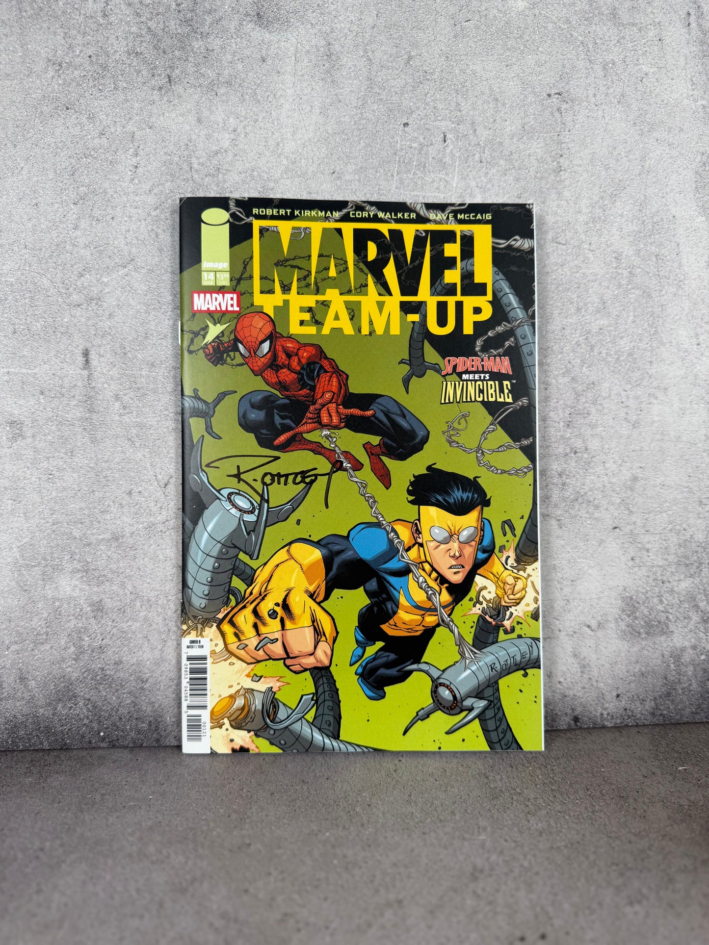 Comic Marvel Team-Up #1 Invincible x Spider-Man firmado por Ryan Ottley (SWAU)