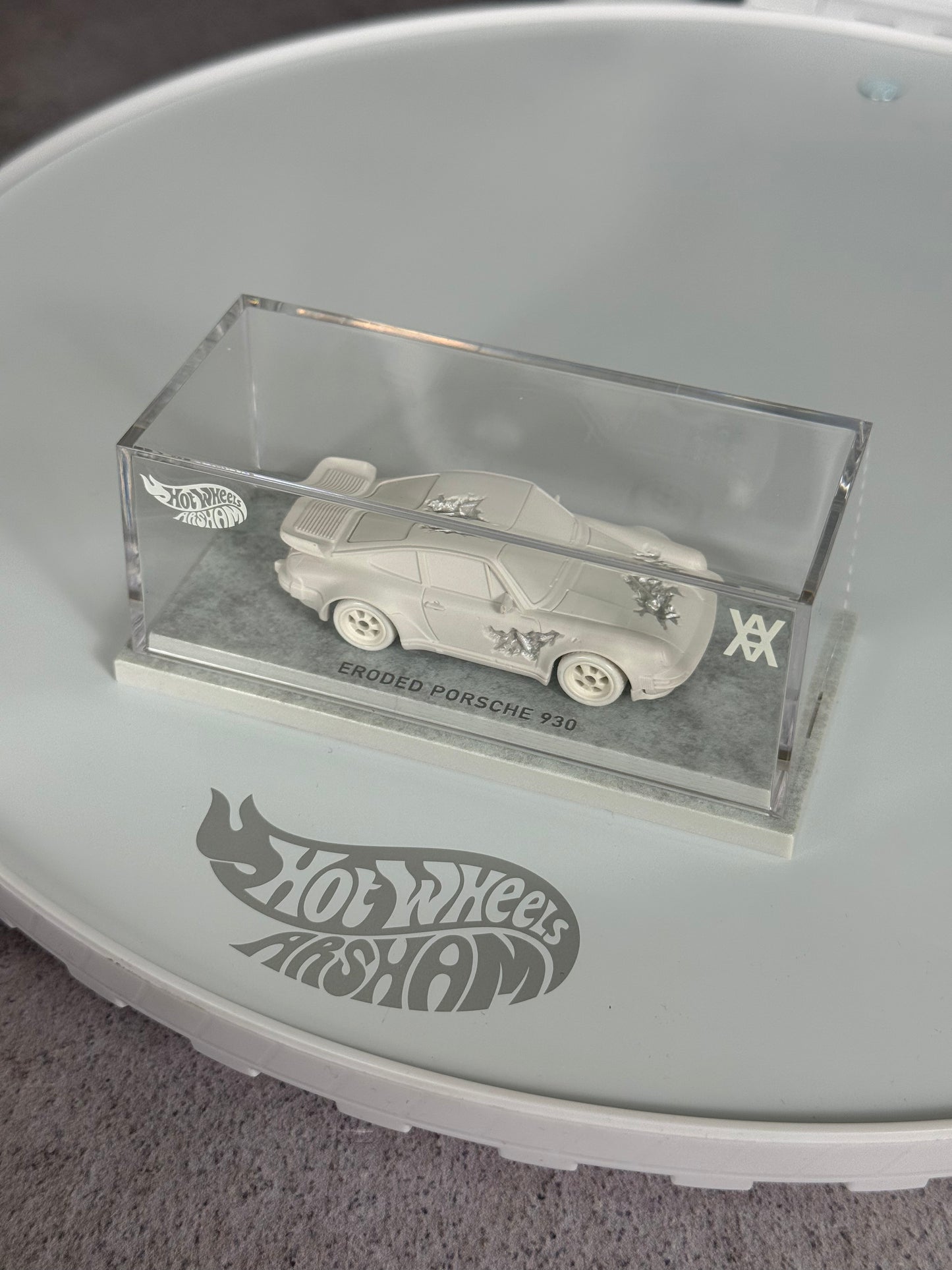 Colección Daniel Arsham x Hot Wheels con Collector Set y 7 vehículos