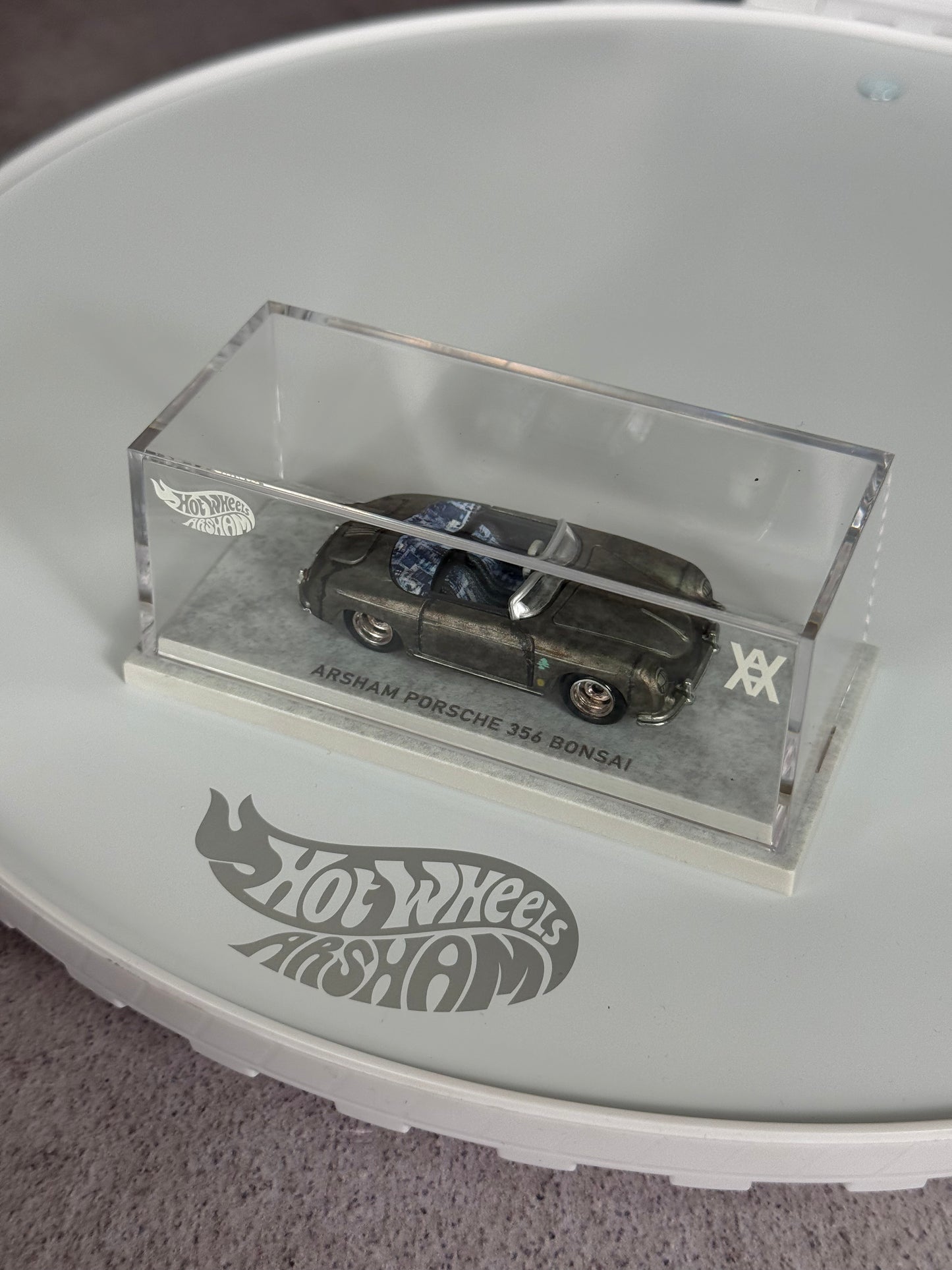 Colección Daniel Arsham x Hot Wheels con Collector Set y 7 vehículos
