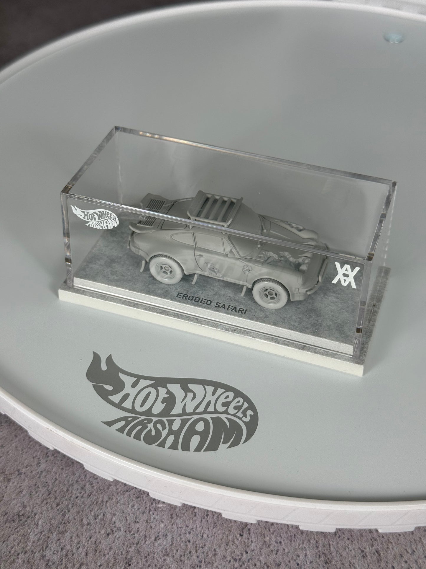 Colección Daniel Arsham x Hot Wheels con Collector Set y 7 vehículos
