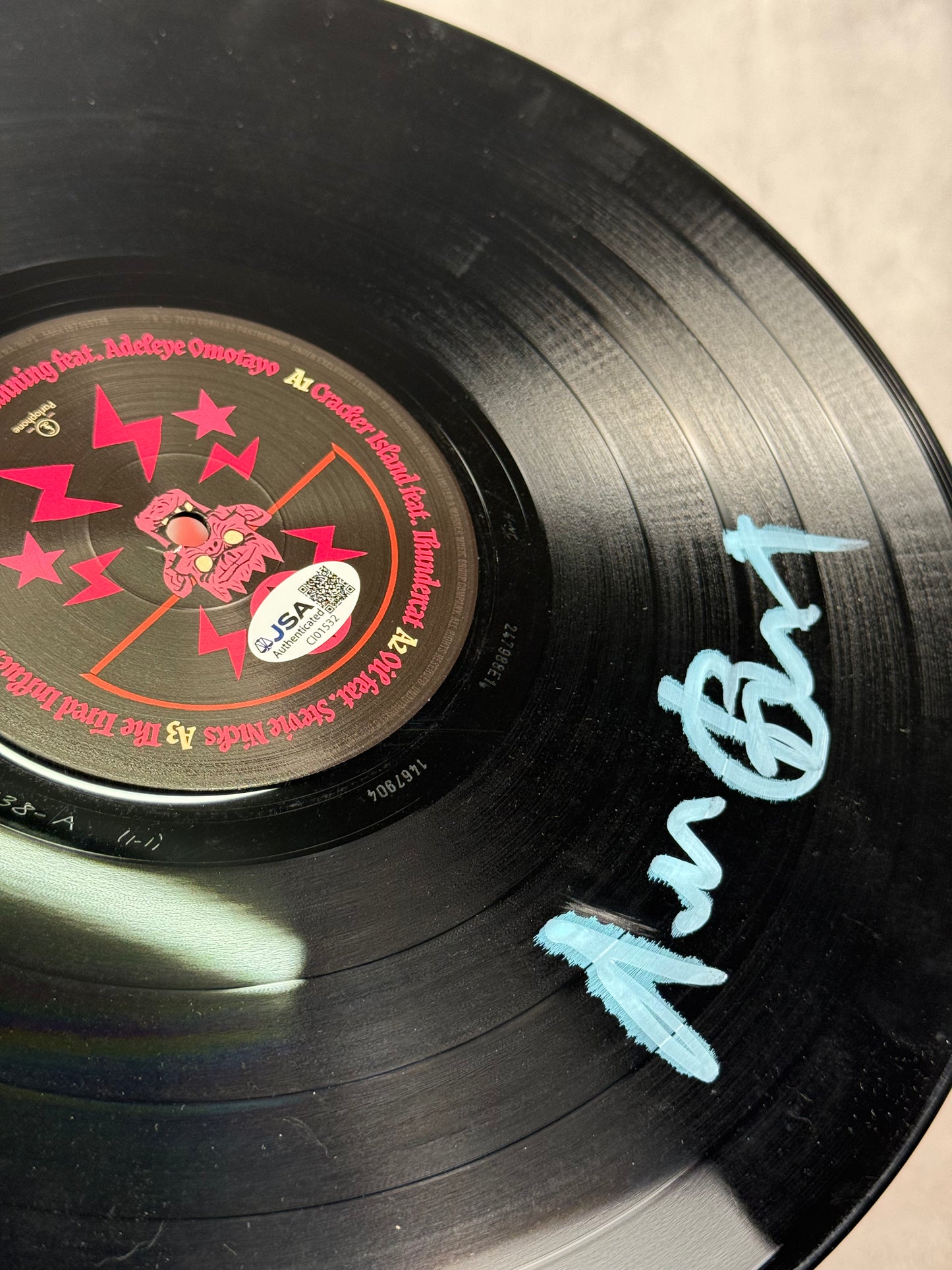 Vinil Gorillaz Cracker Island – Firmado por Damon Albarn (Daño en firma) – JSA