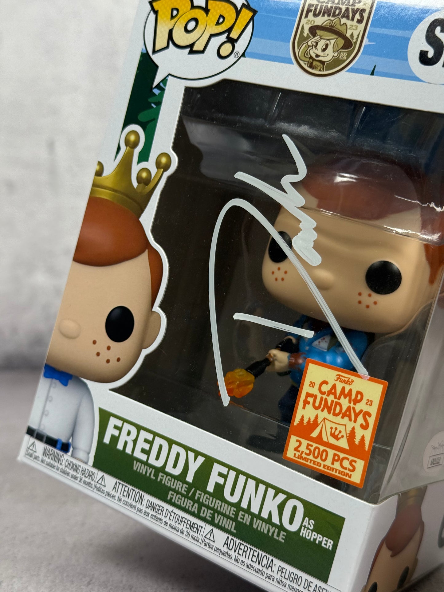 Funko Fundays 2023 Hopper Stranger Things 2,500 pcs firmado por David Harbour JSA